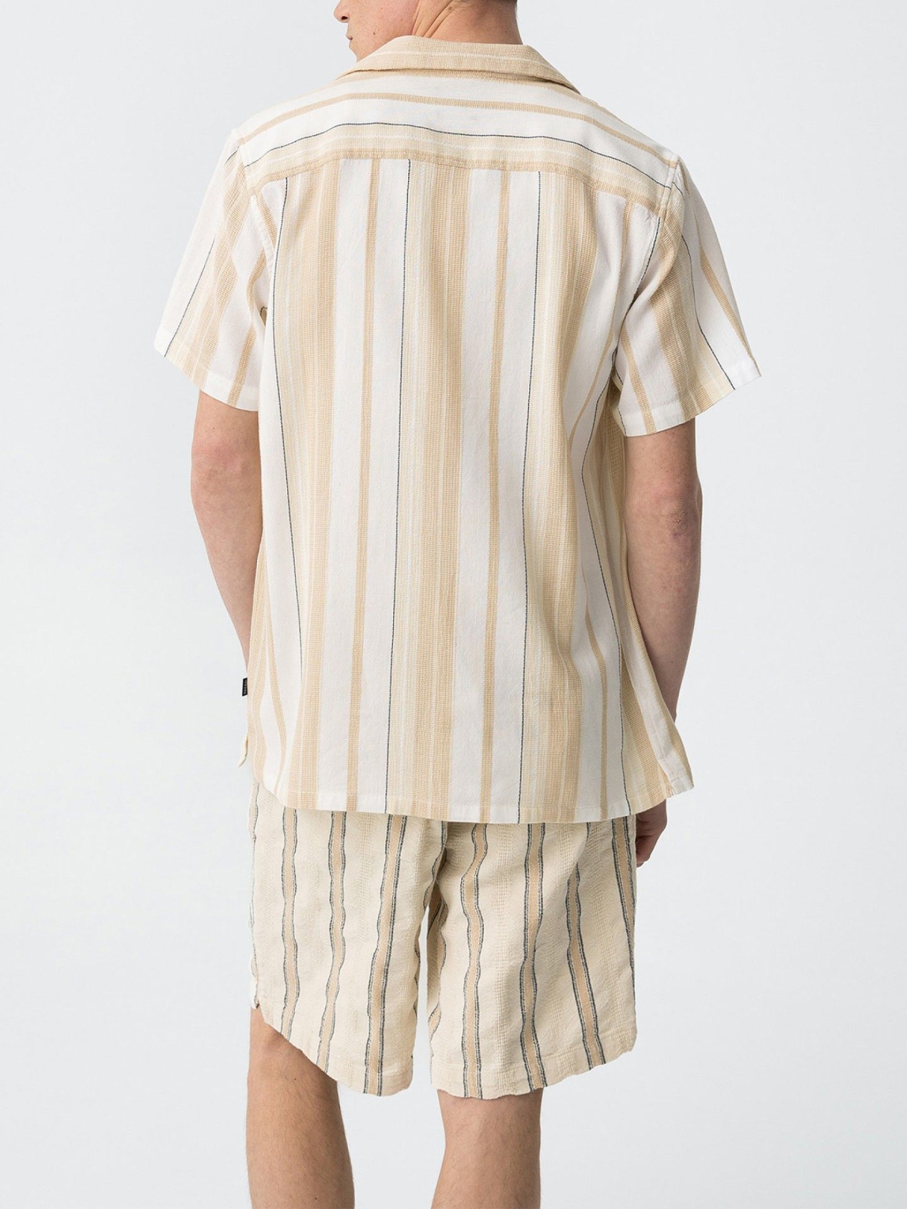 Camisa às Riscas