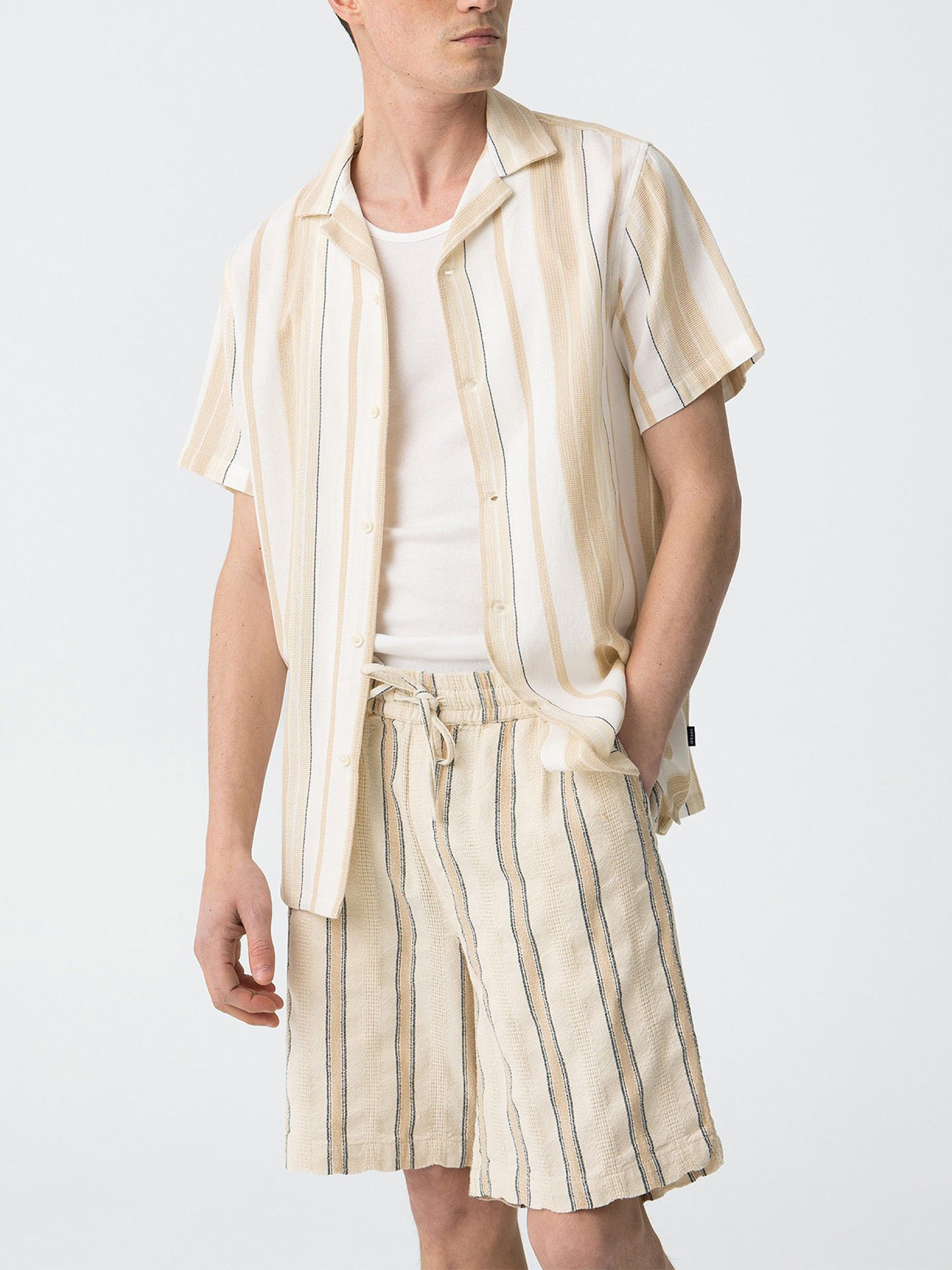 Camisa às Riscas