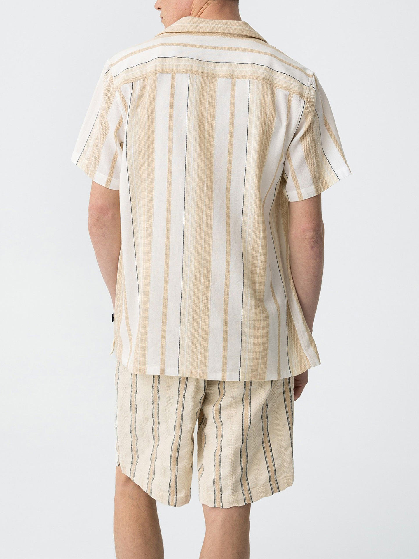 Camisa às Riscas