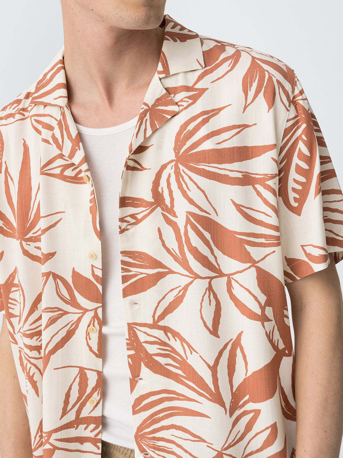 Camisa com Padrão Floral