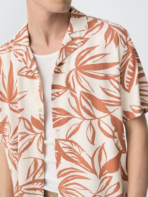 Camisa com Padro Floral