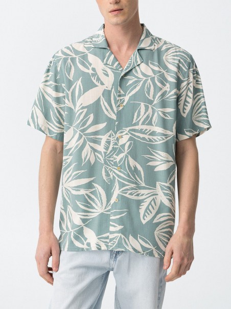 Camisa com Padro Floral