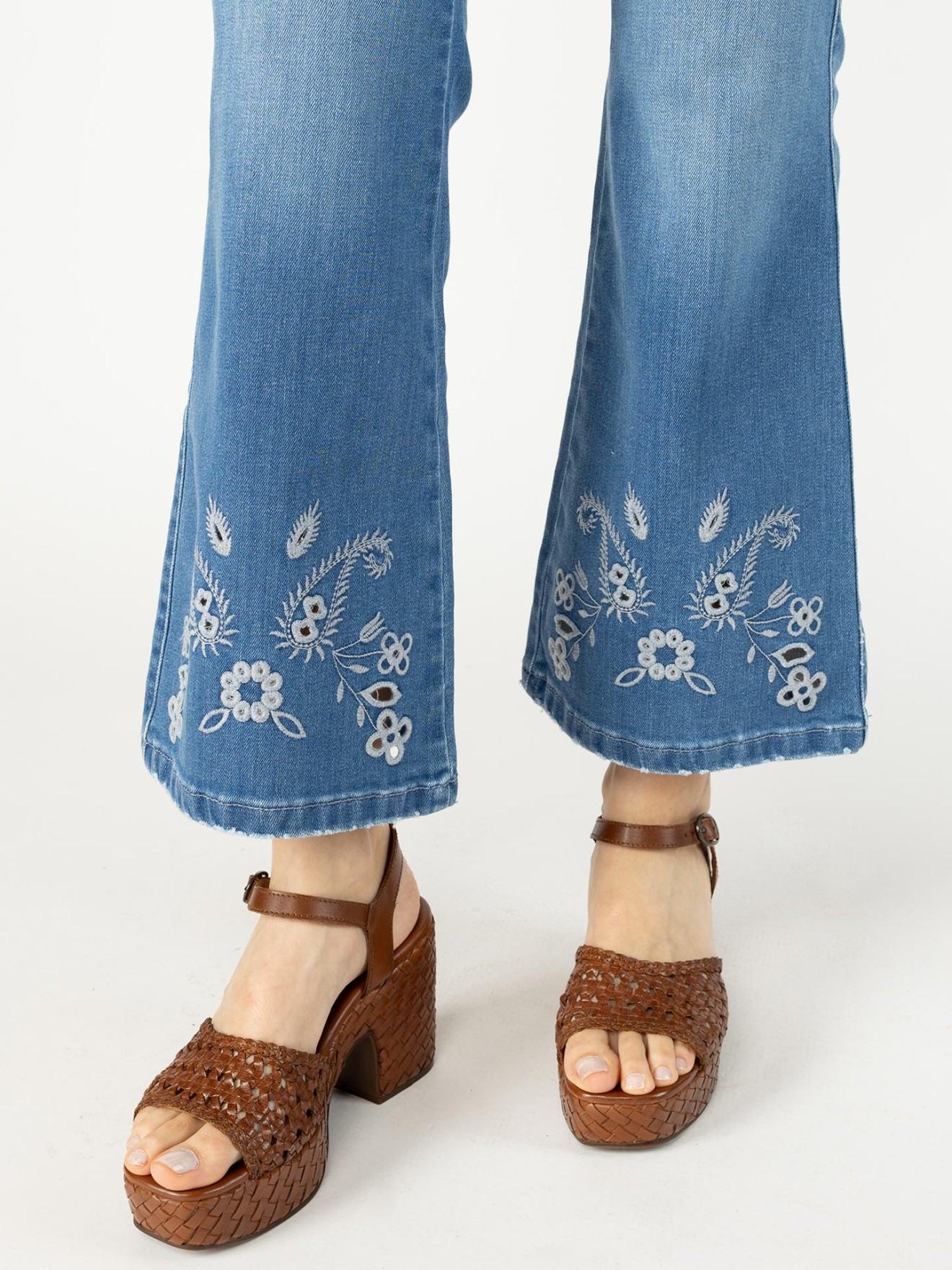 Cal�as de Ganga Flared Fit