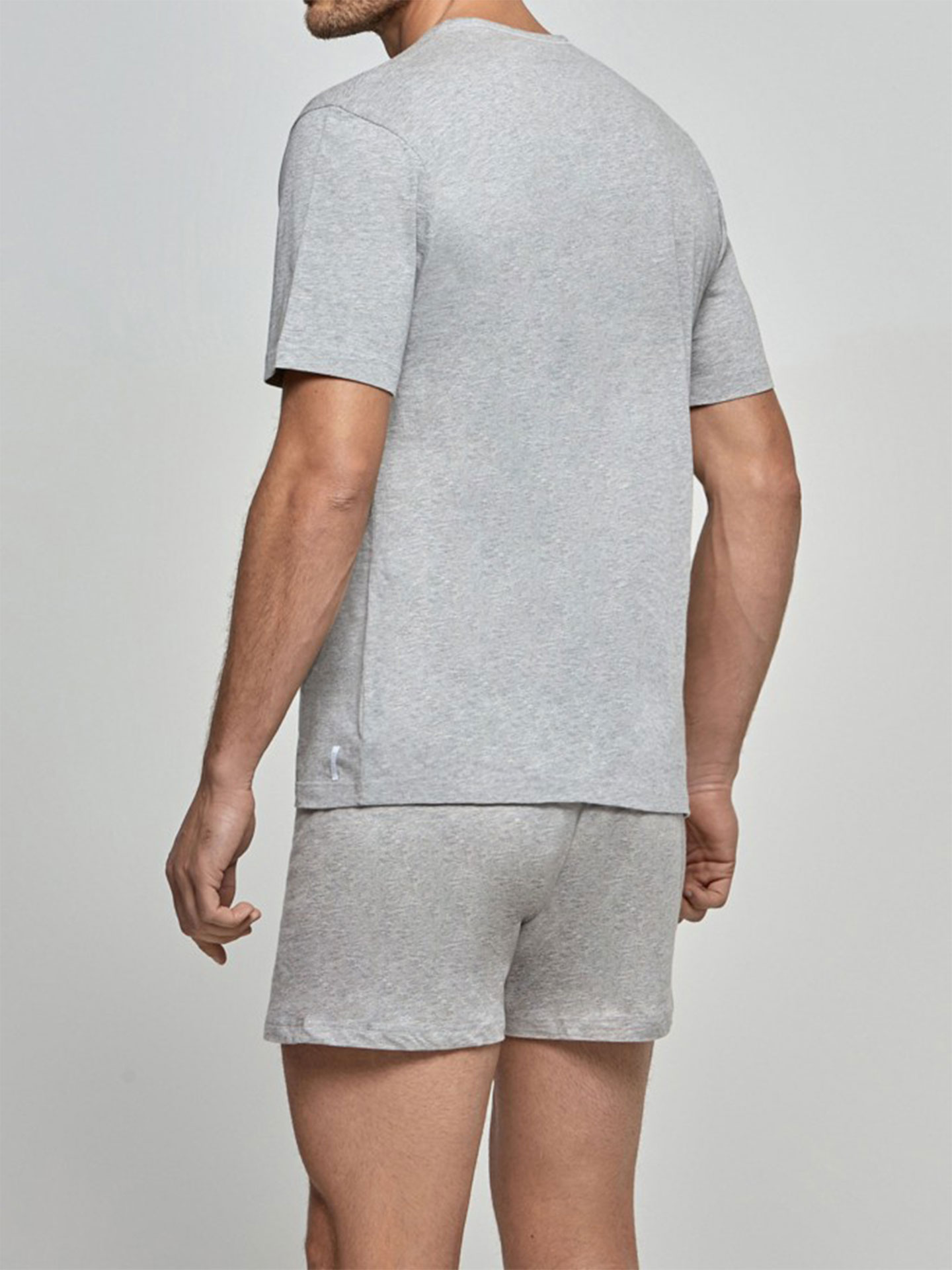 T-shirt com Decote em V