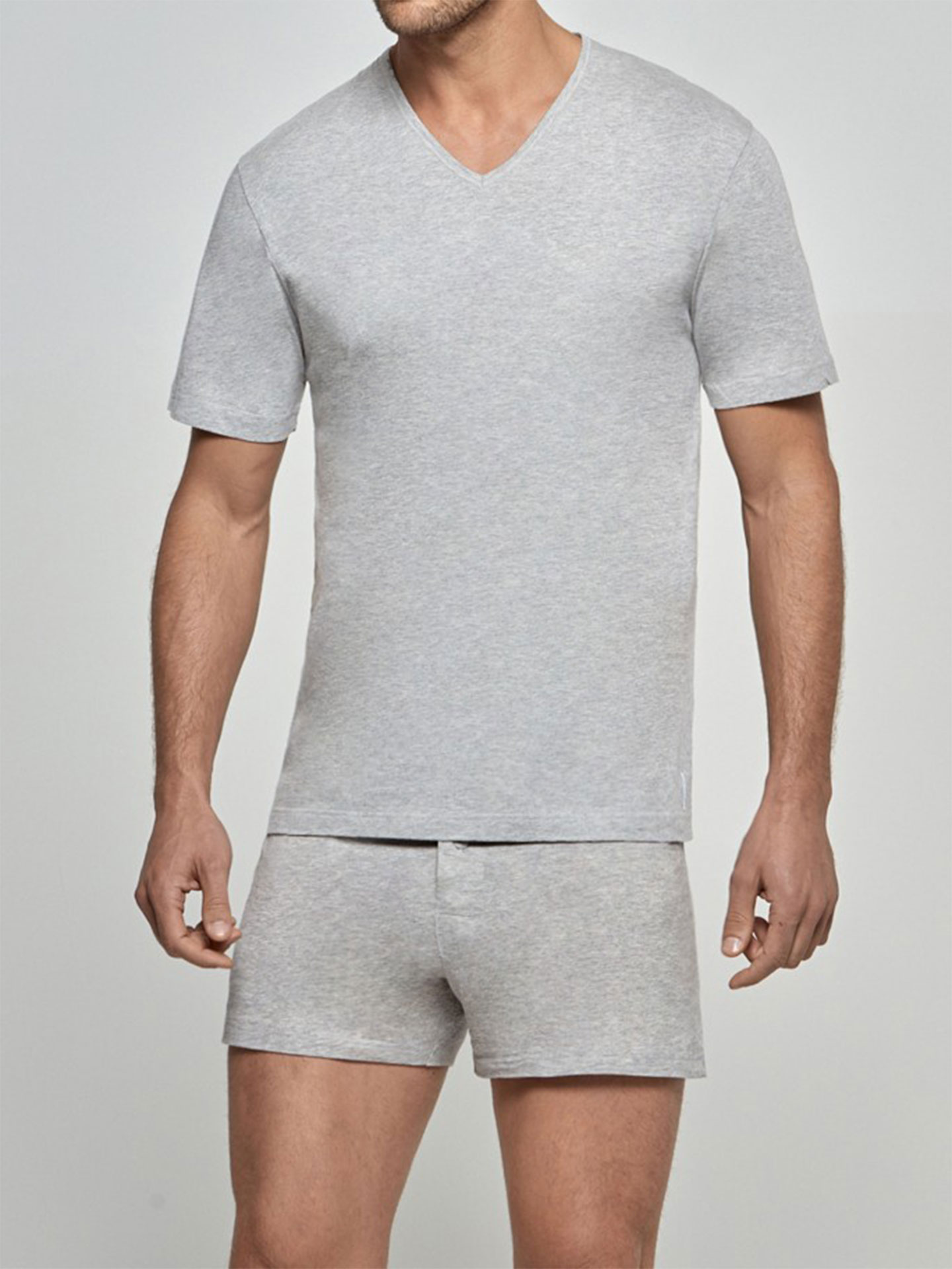 T-shirt com Decote em V