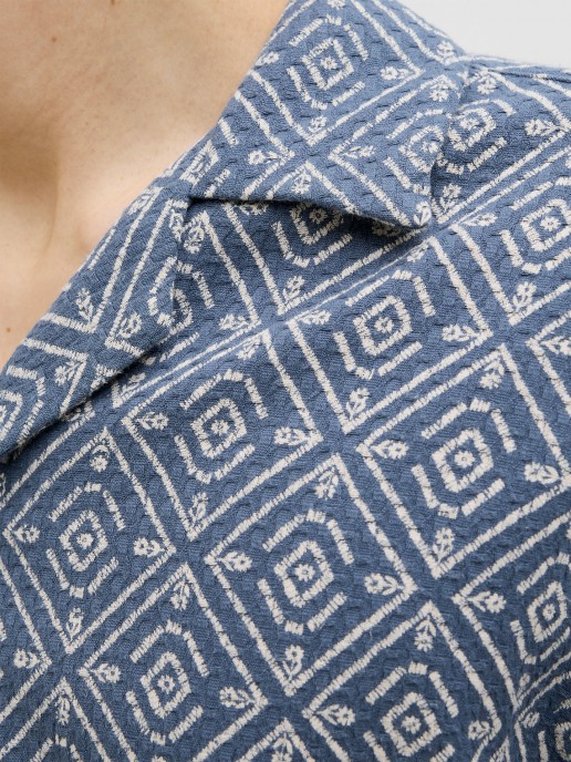Camisa com Padro
