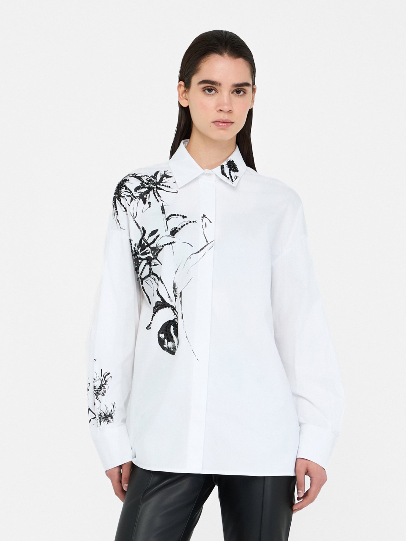 Camisa Oversized com Estampado Floral e Cristais