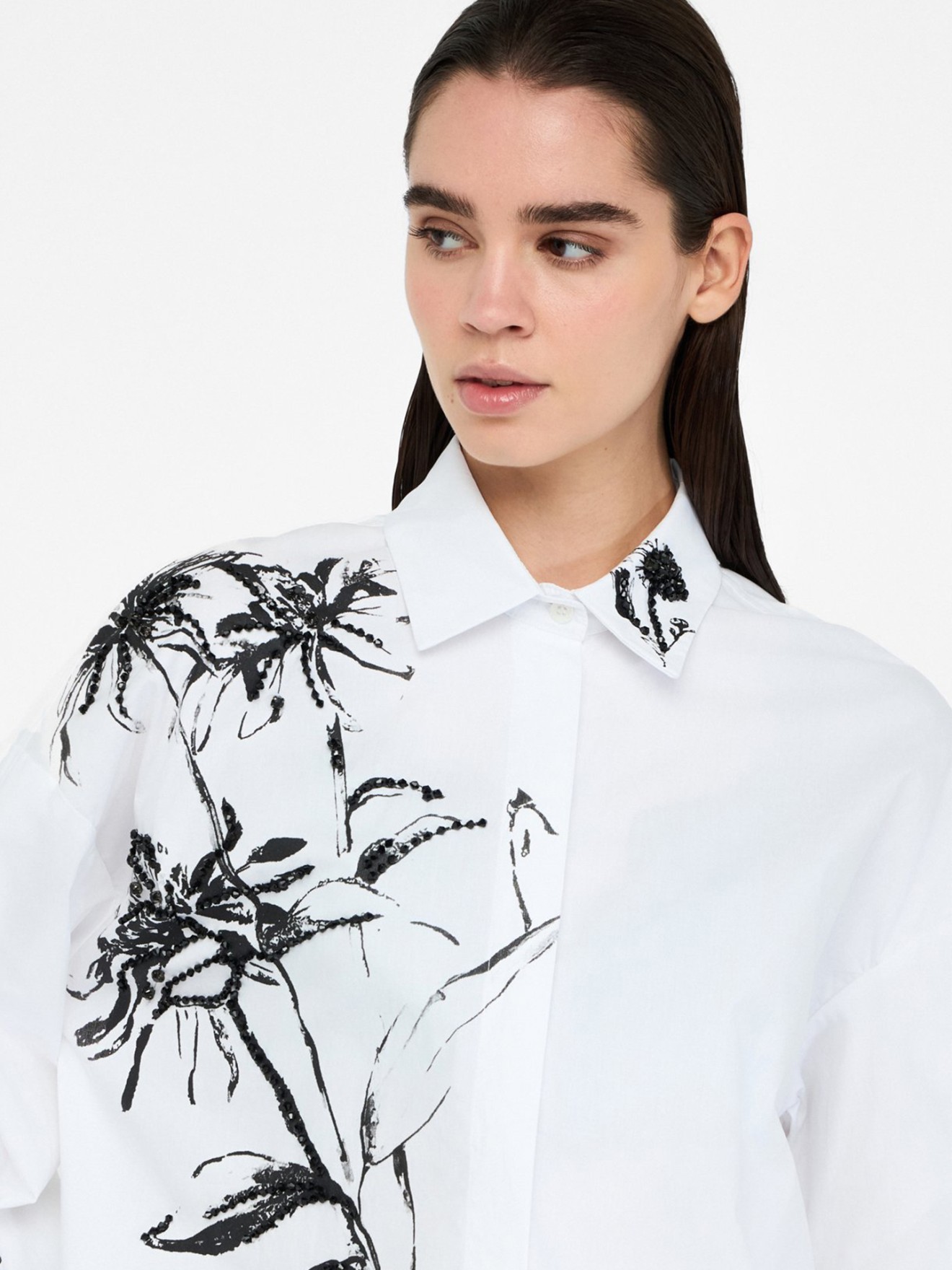 Camisa Oversized com Estampado Floral e Cristais