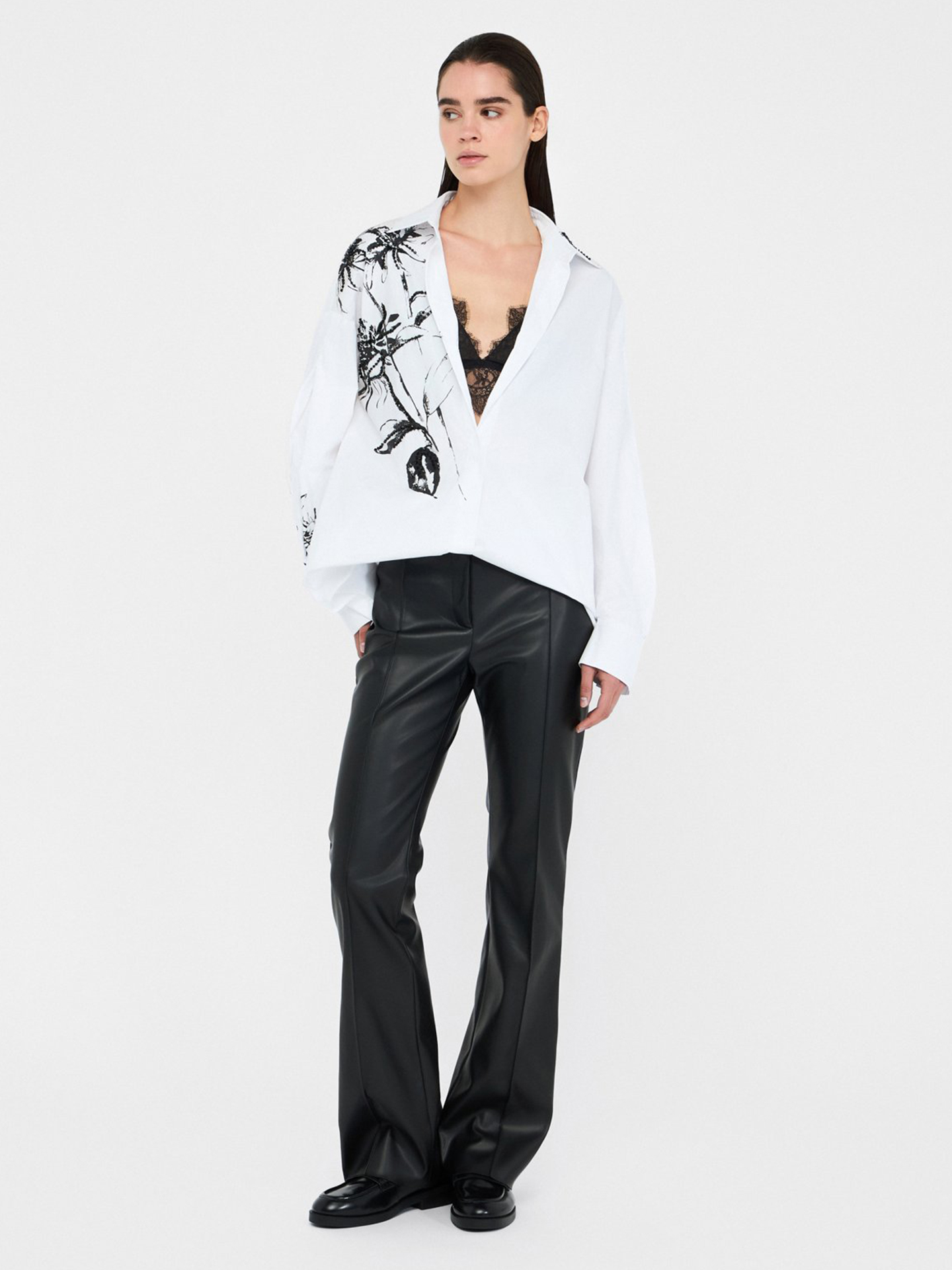 Camisa Oversized com Estampado Floral e Cristais