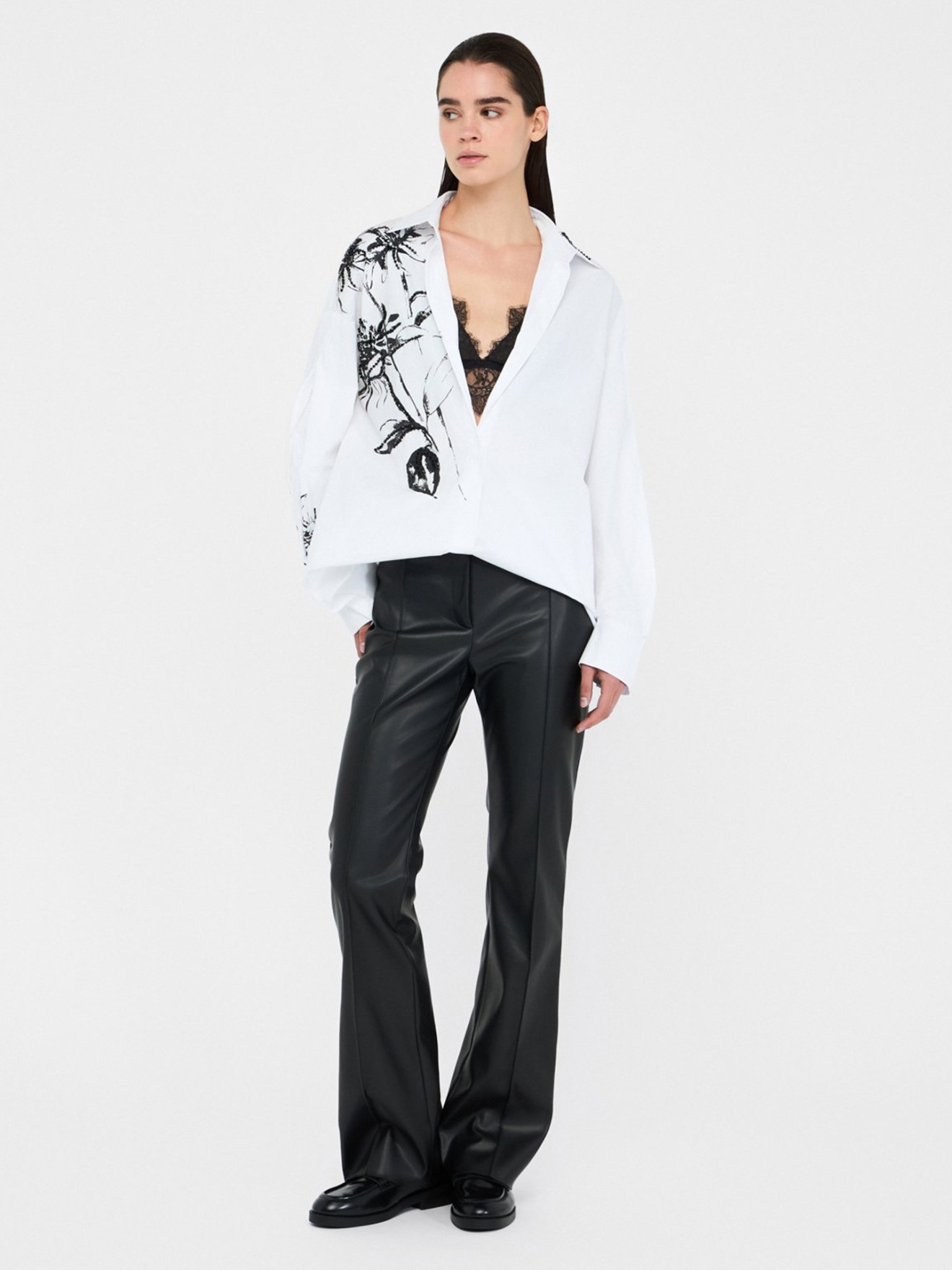 Camisa Oversized com Estampado Floral e Cristais