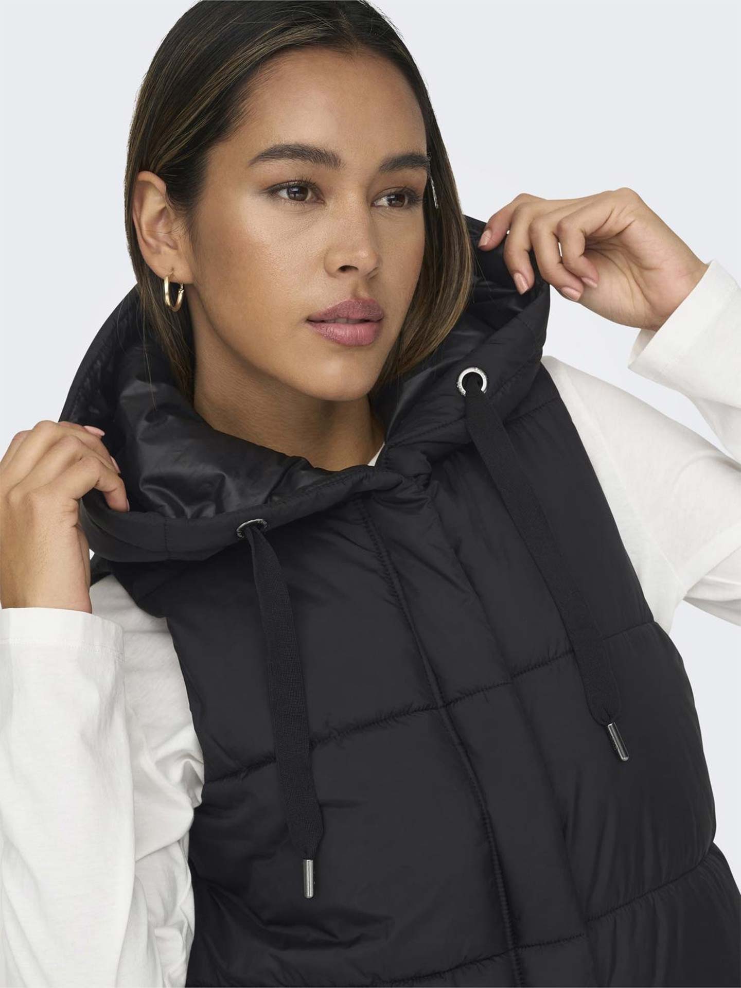 Colete Acolchoado com Capuz