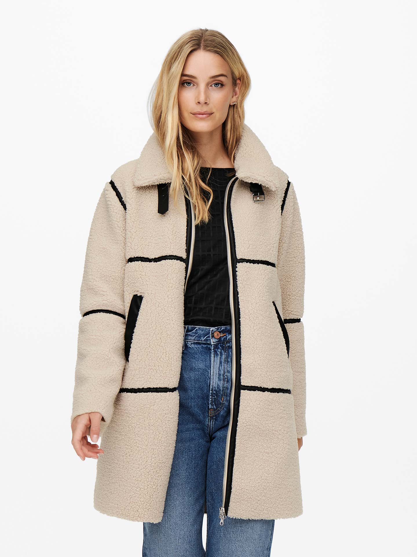 Casaco Teddy com Gola Larga