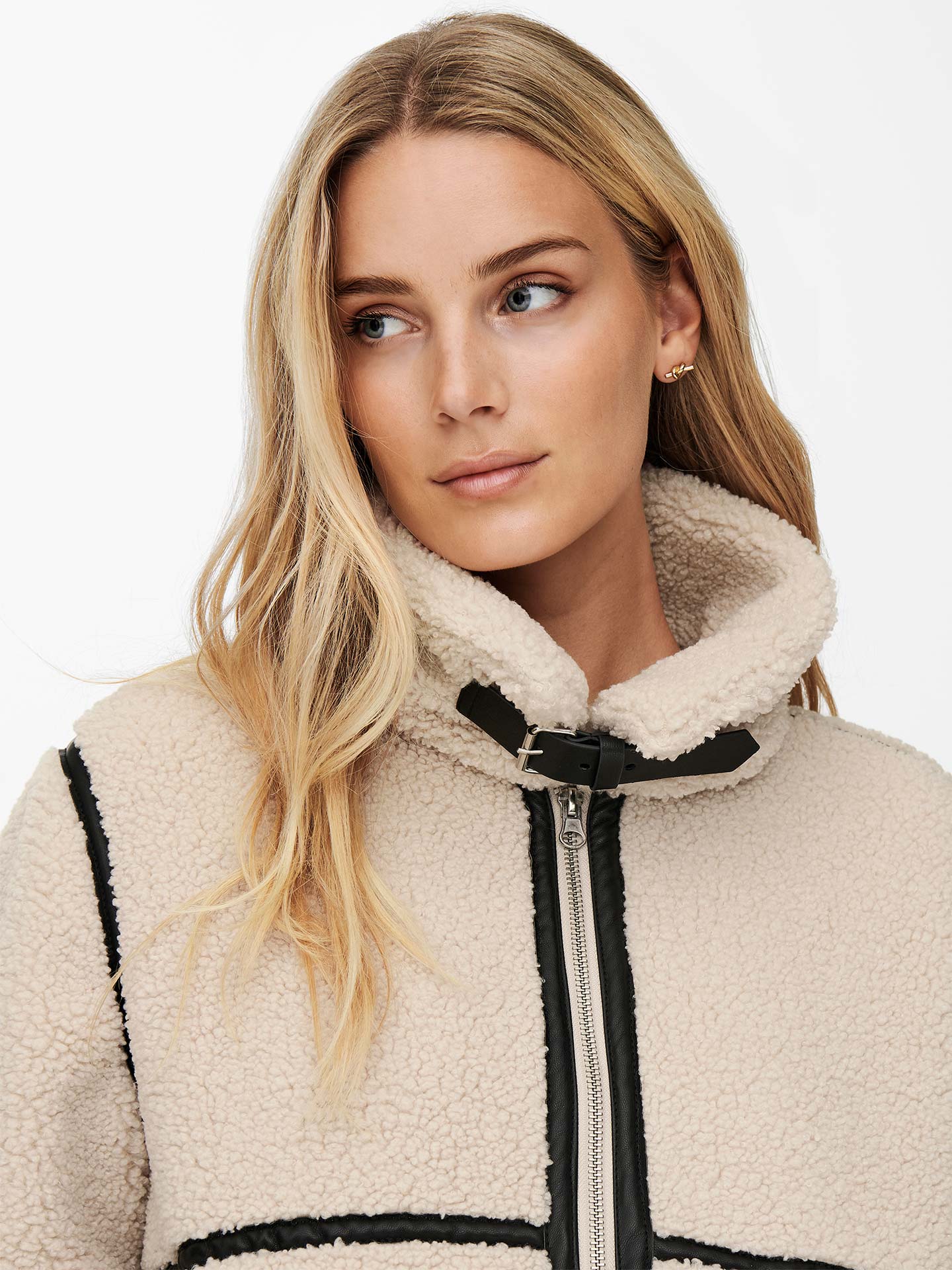 Casaco Teddy com Gola Larga