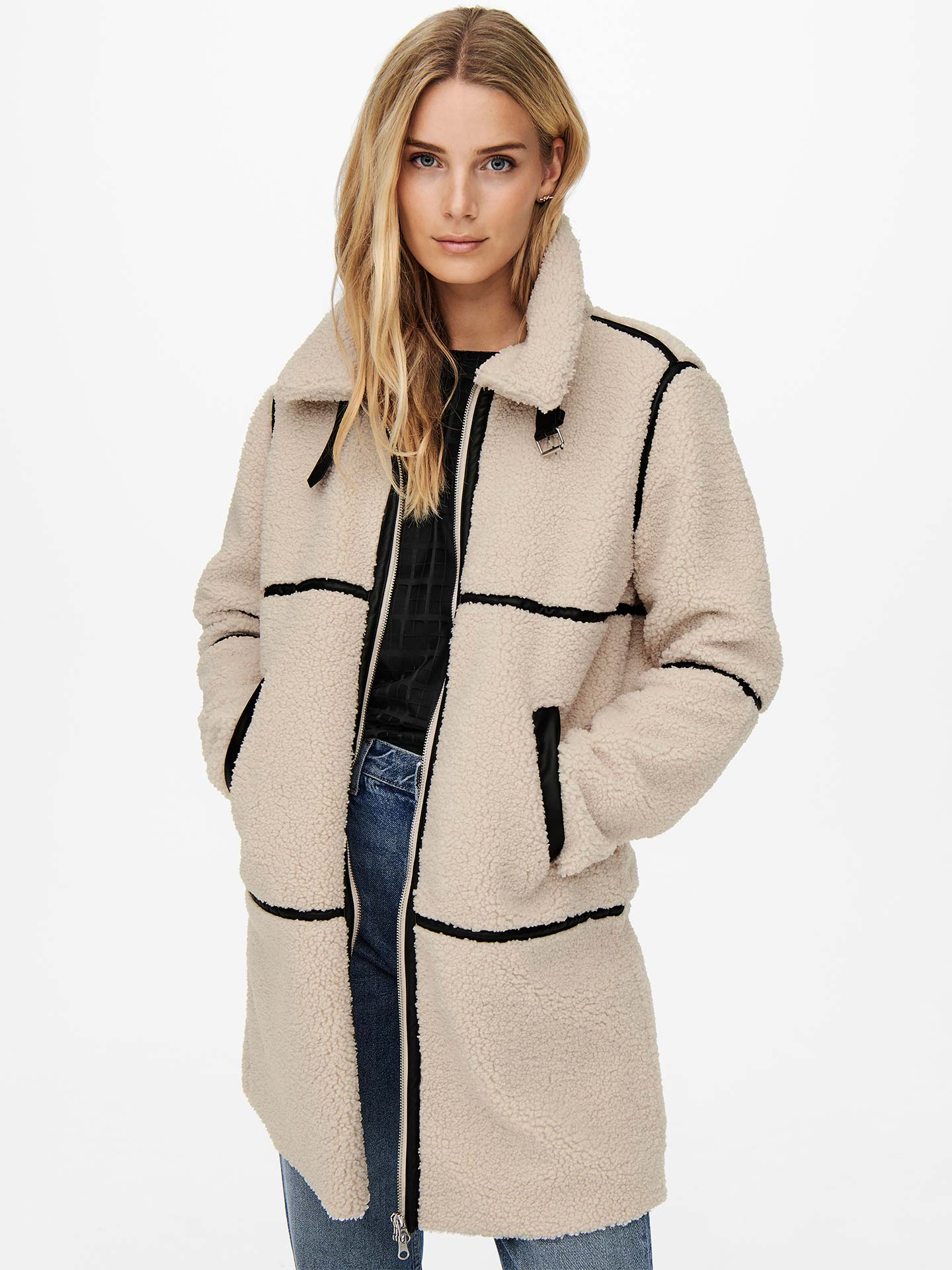 Casaco Teddy com Gola Larga