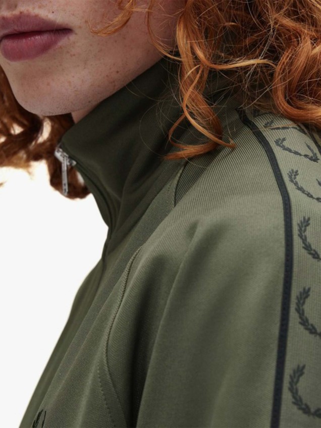 Casaco Contrast Tape Track