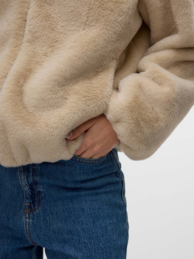 Casaco Curto de Efeito Pelo Sonjaliga