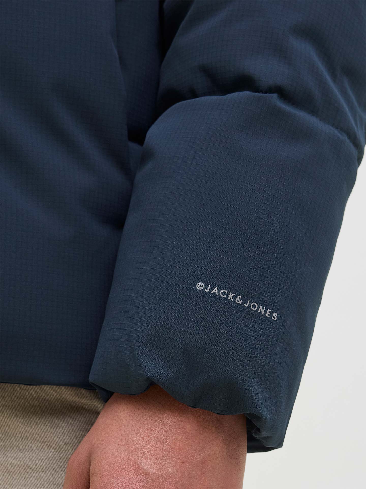 Blusão Acolchoado com Capuz