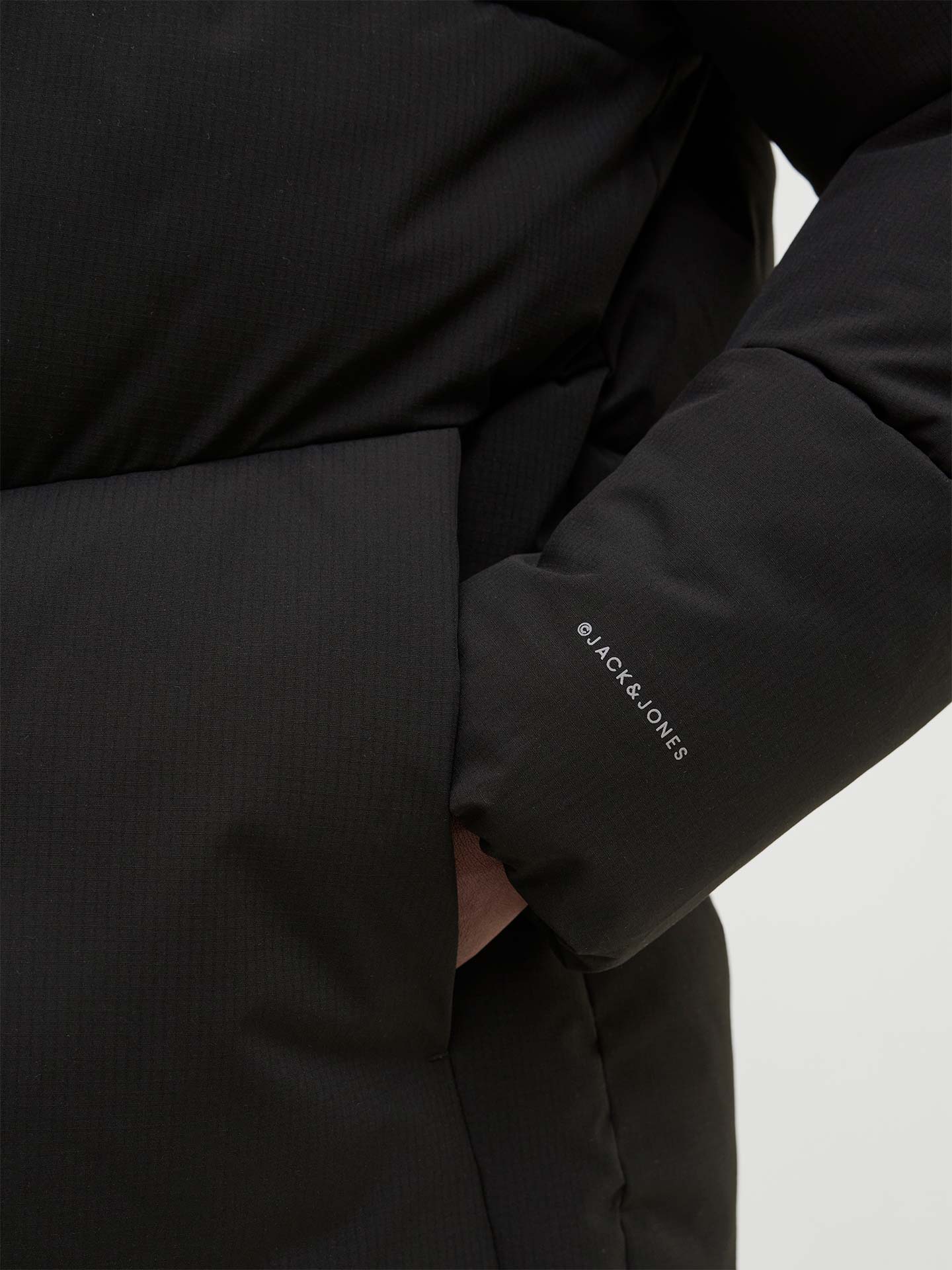 Blusão Acolchoado com Capuz