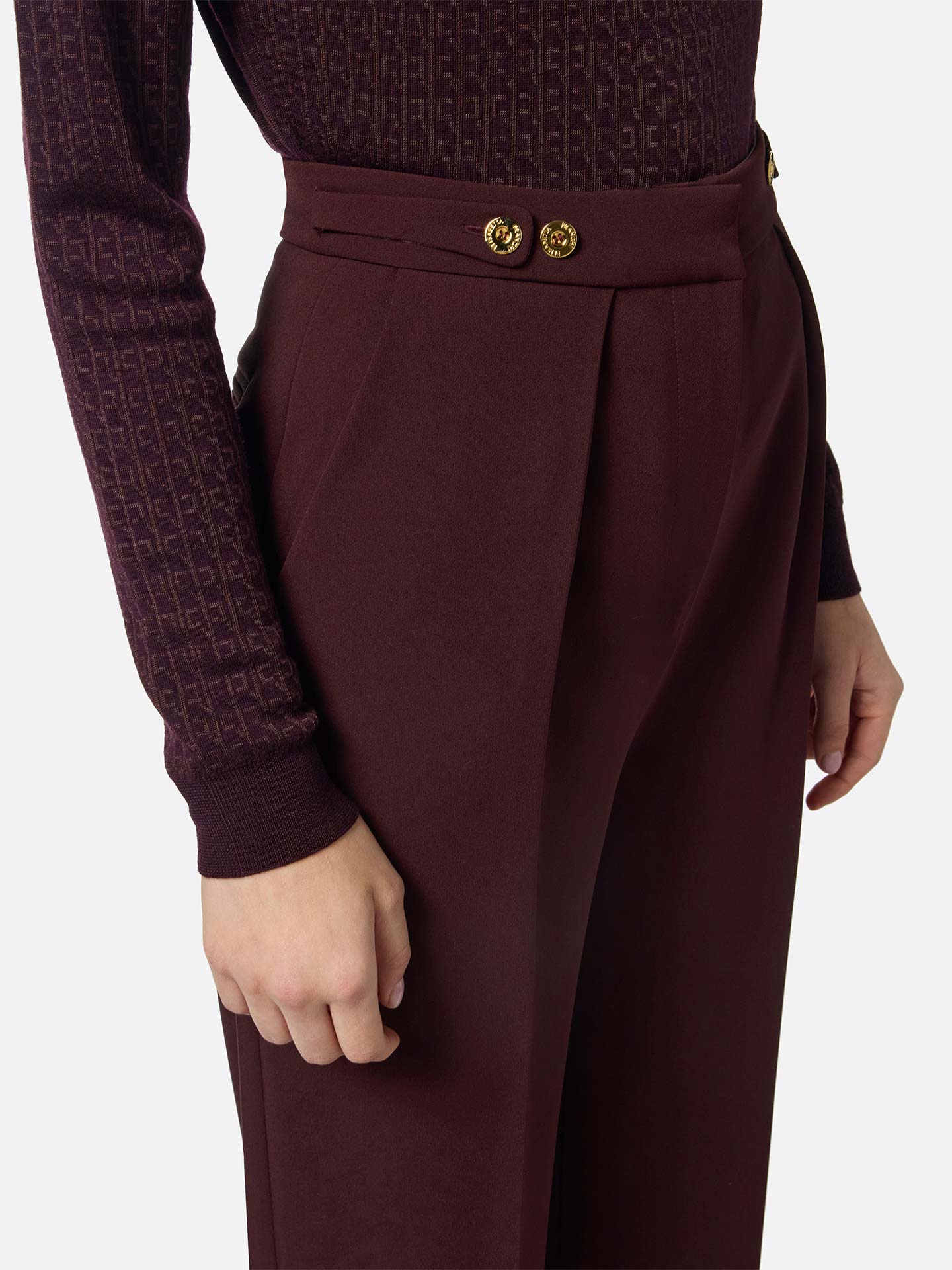 Calças com Detalhes Dourados