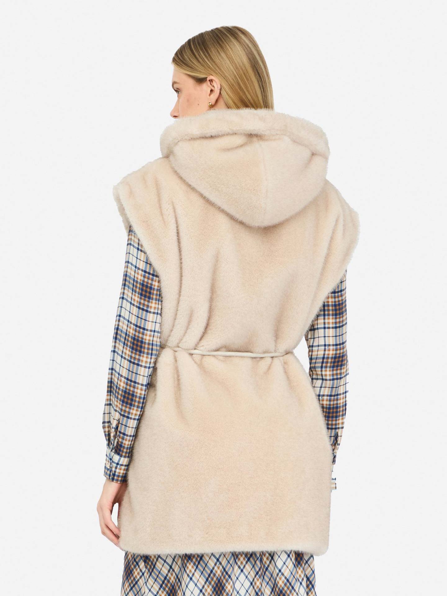 Colete com Capuz e Cinto