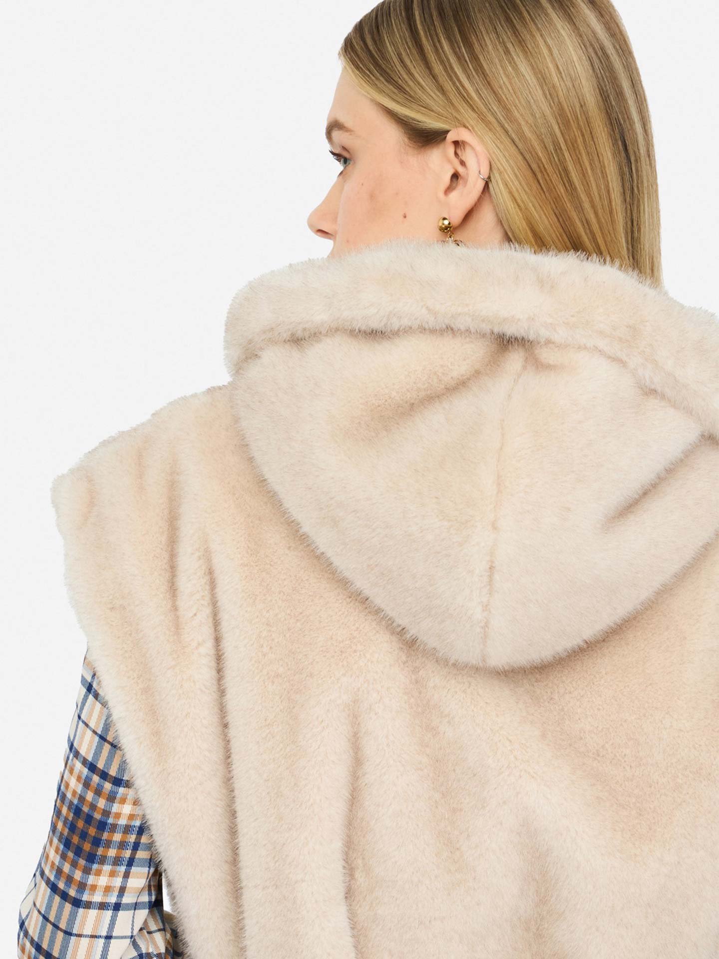 Colete com Capuz e Cinto