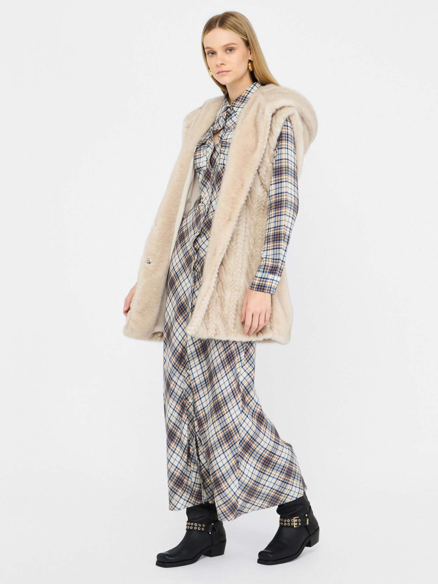 Colete com Capuz e Cinto