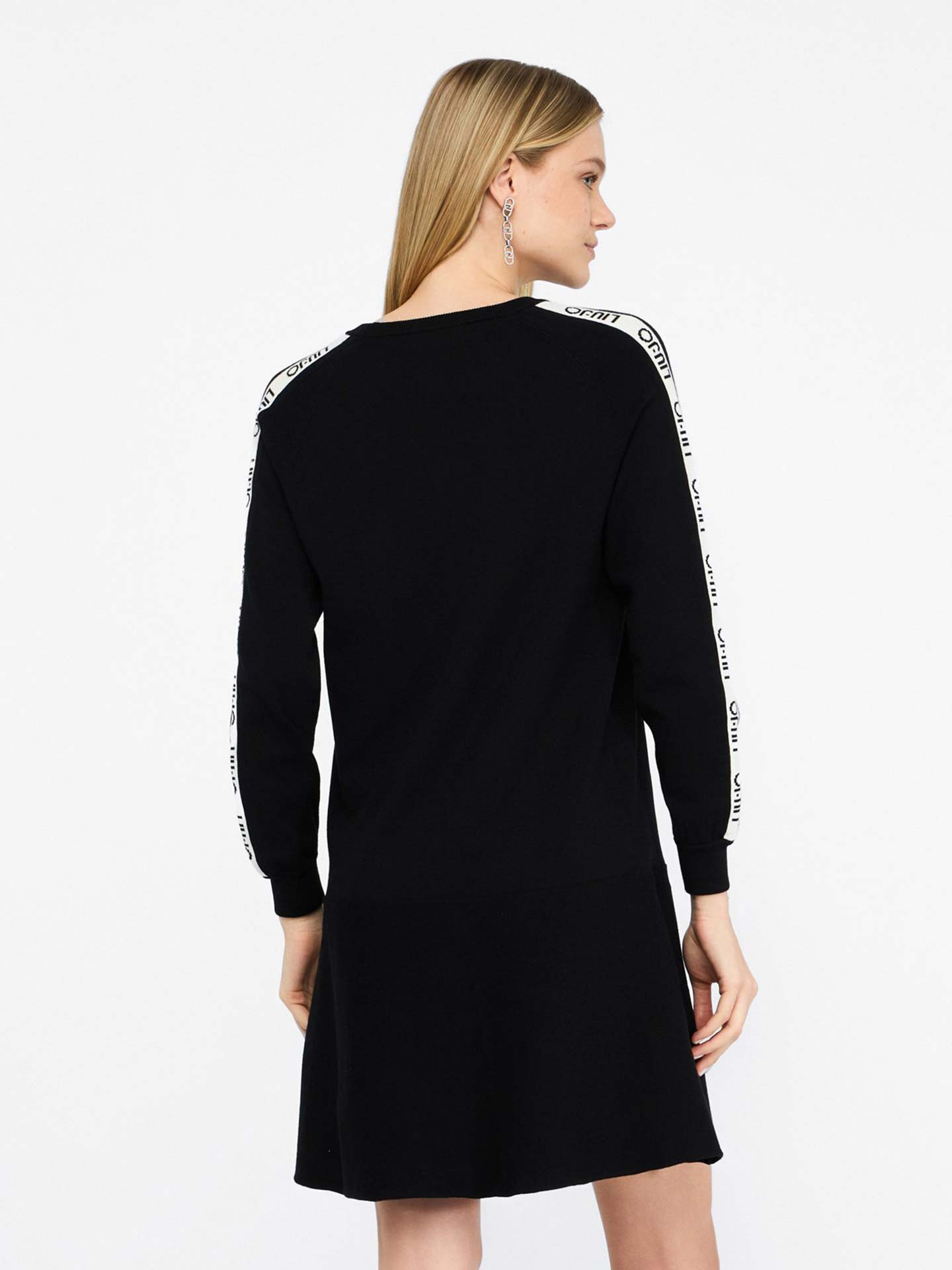 Vestido Curto em Malha