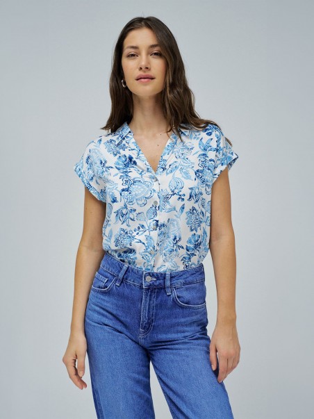 Blusa com Padro Floral