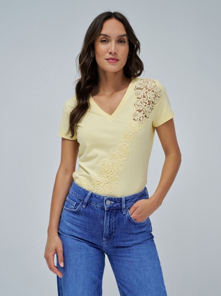 T-shirt com Renda