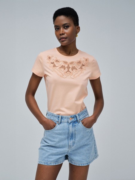 T-shirt com Bordado