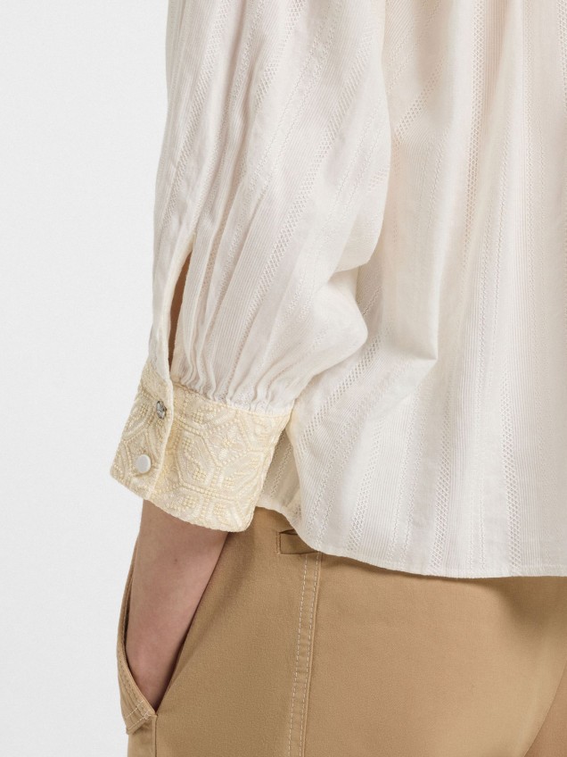 Blusa com Bordados