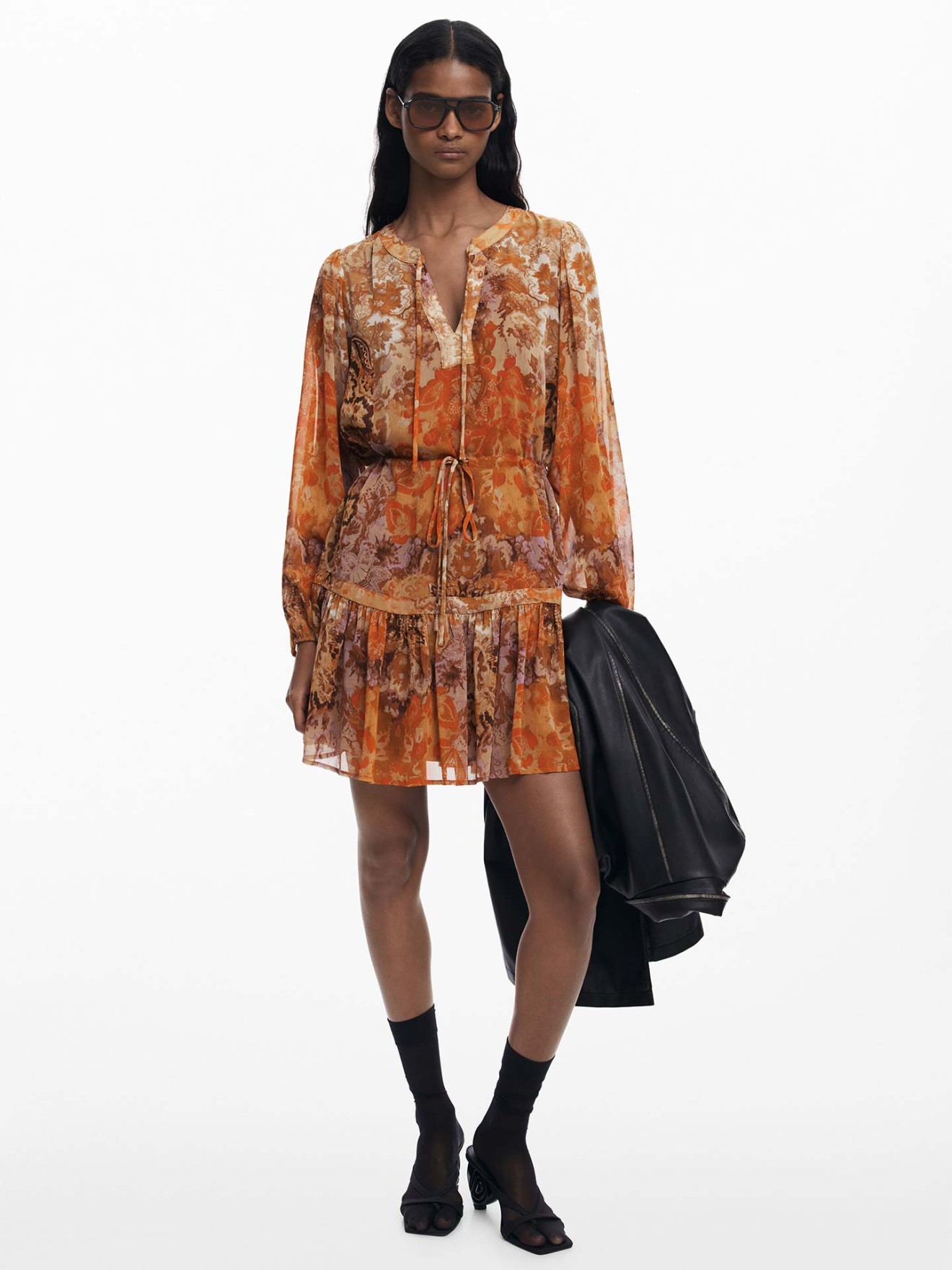 Vestido Curto Fluido com Padro