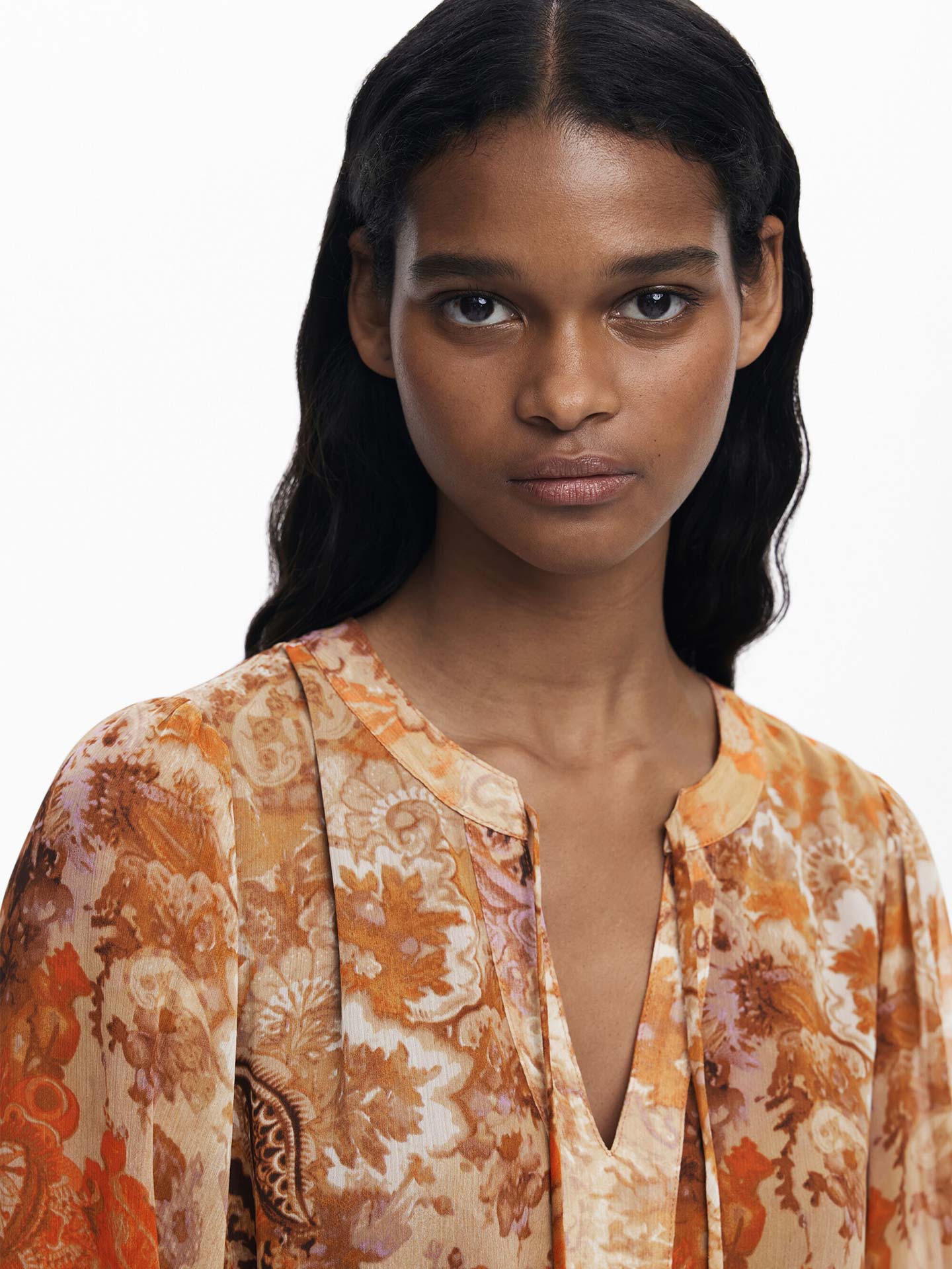 Vestido Curto Fluido com Padrão