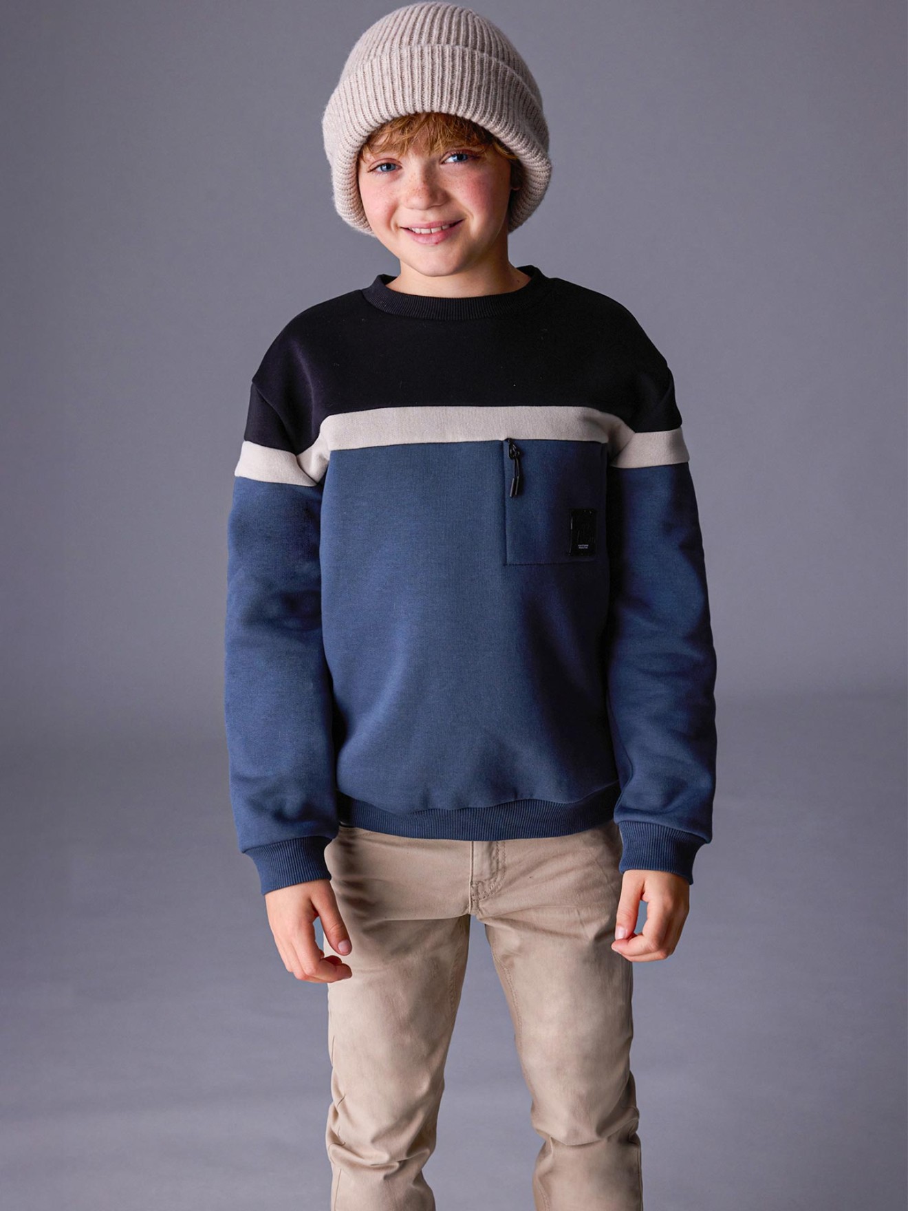 Sweatshirt