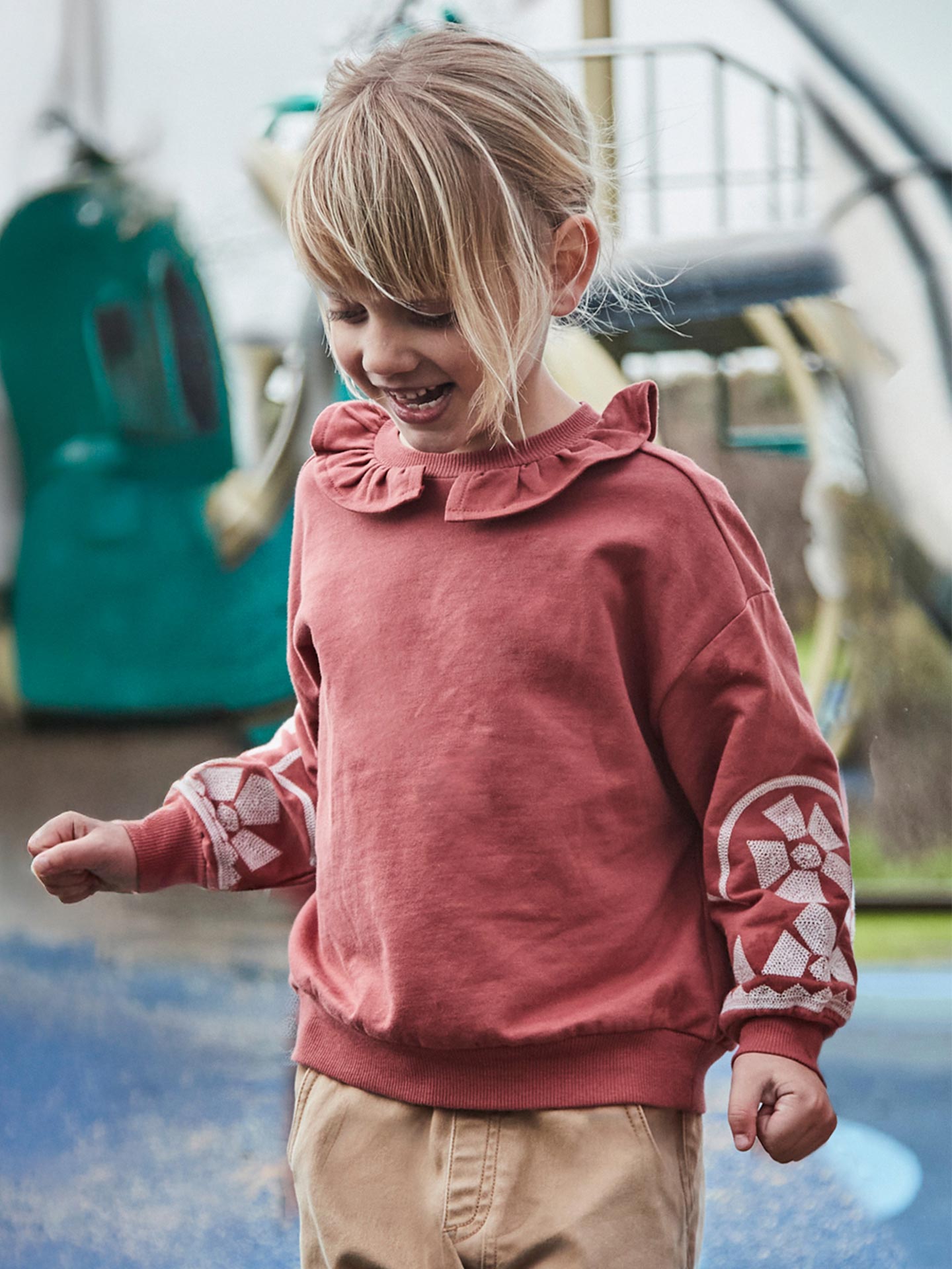 Sweatshirt com Gola Folho