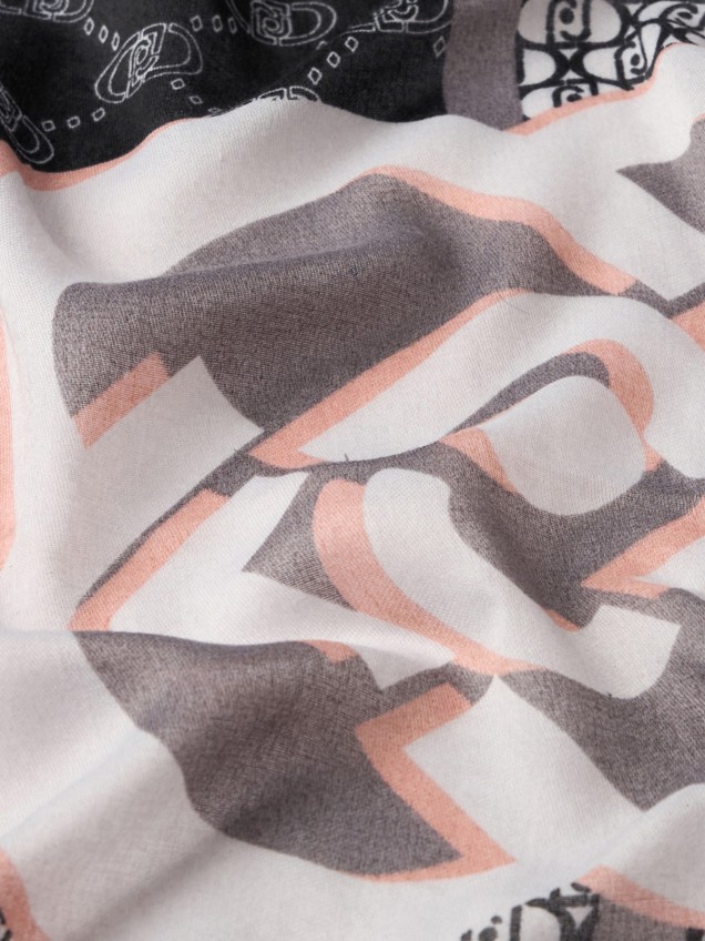 Lenço Estampado com Pompons