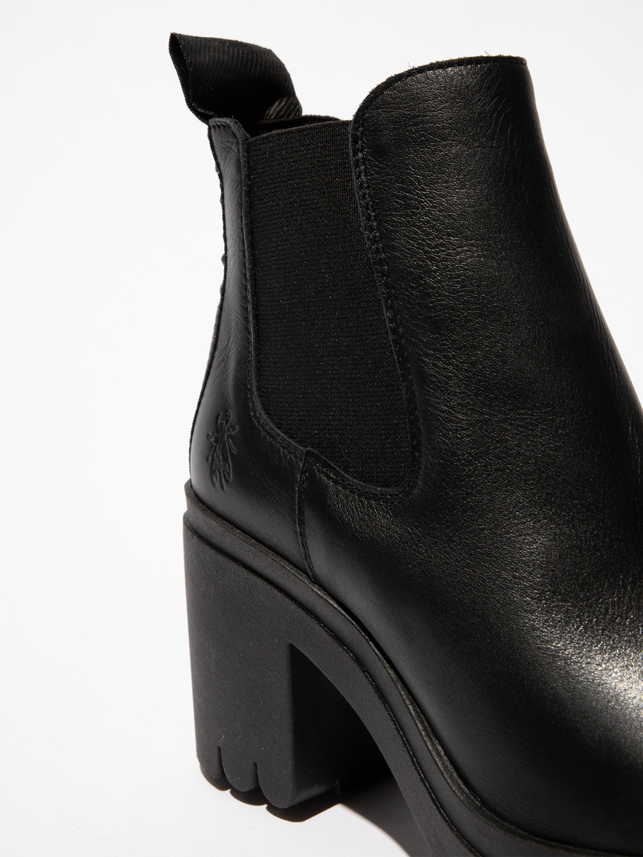 Botas de Couro com Salto