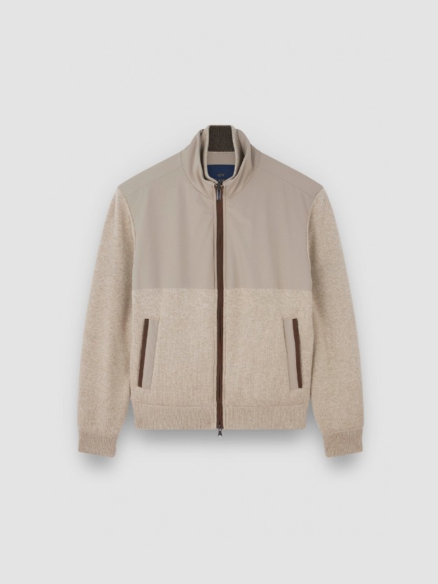 Blusão Combinado com Gola Alta