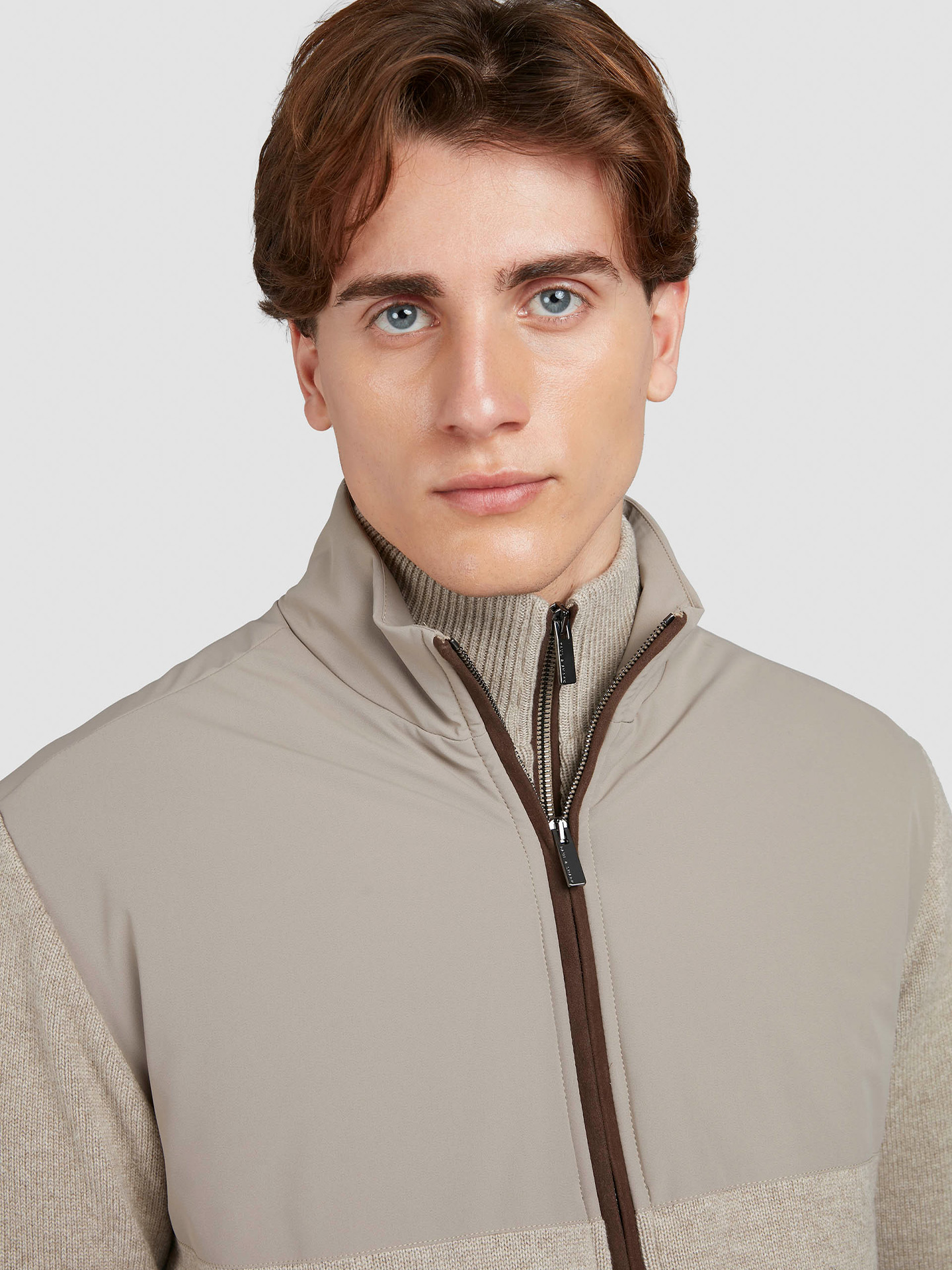 Blusão Combinado com Gola Alta