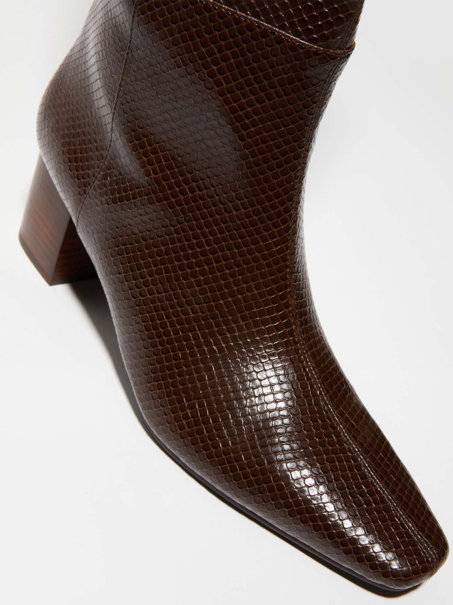 Botas de Cano Alto com Salto