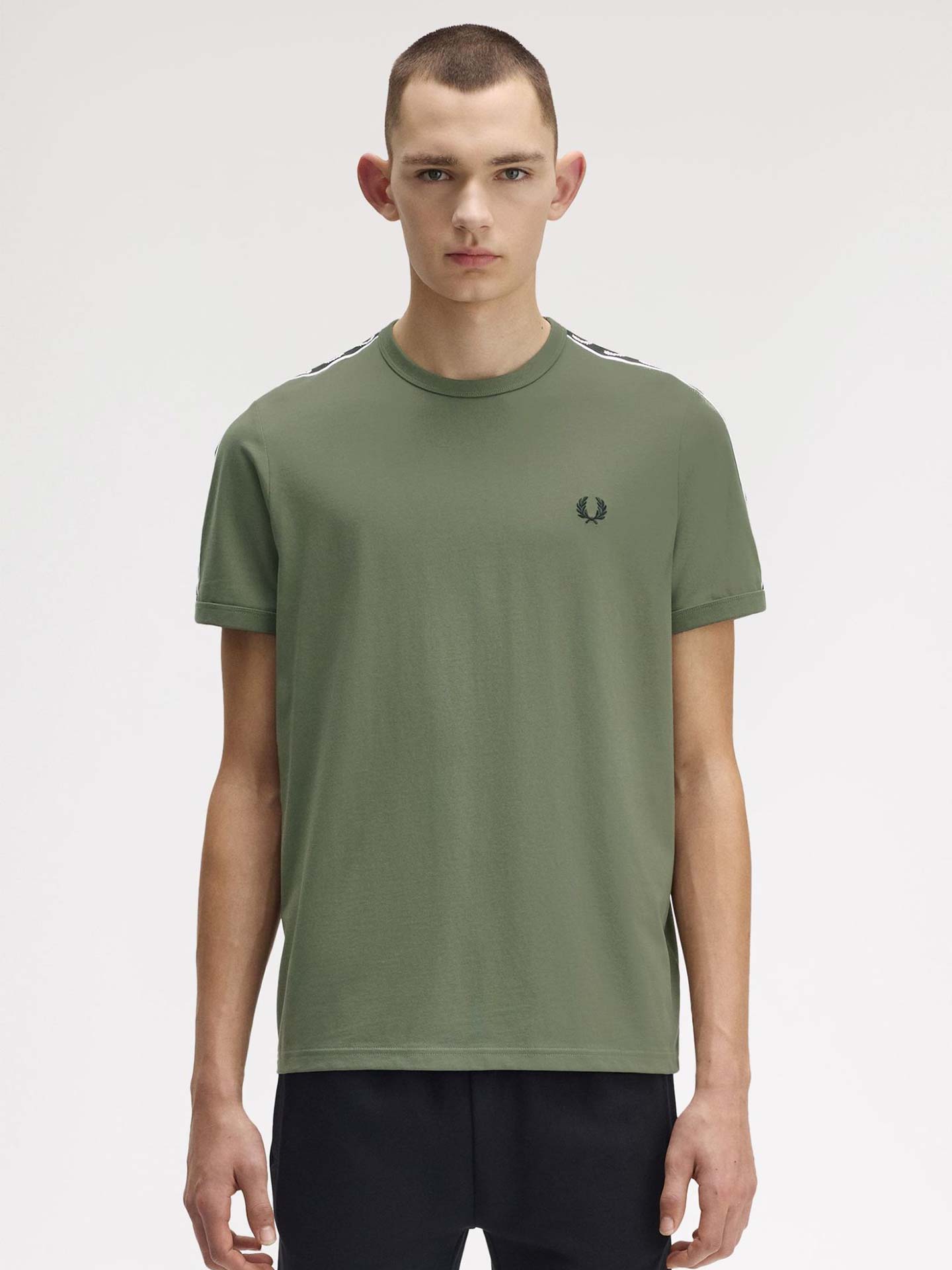 T-shirt Ringer com Fita Contrastante