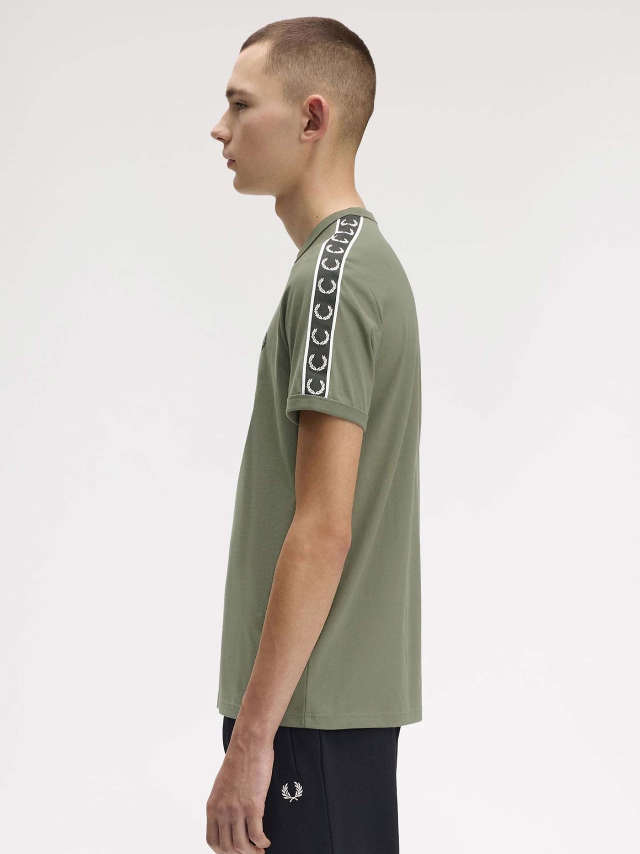 T-shirt Ringer com Fita Contrastante