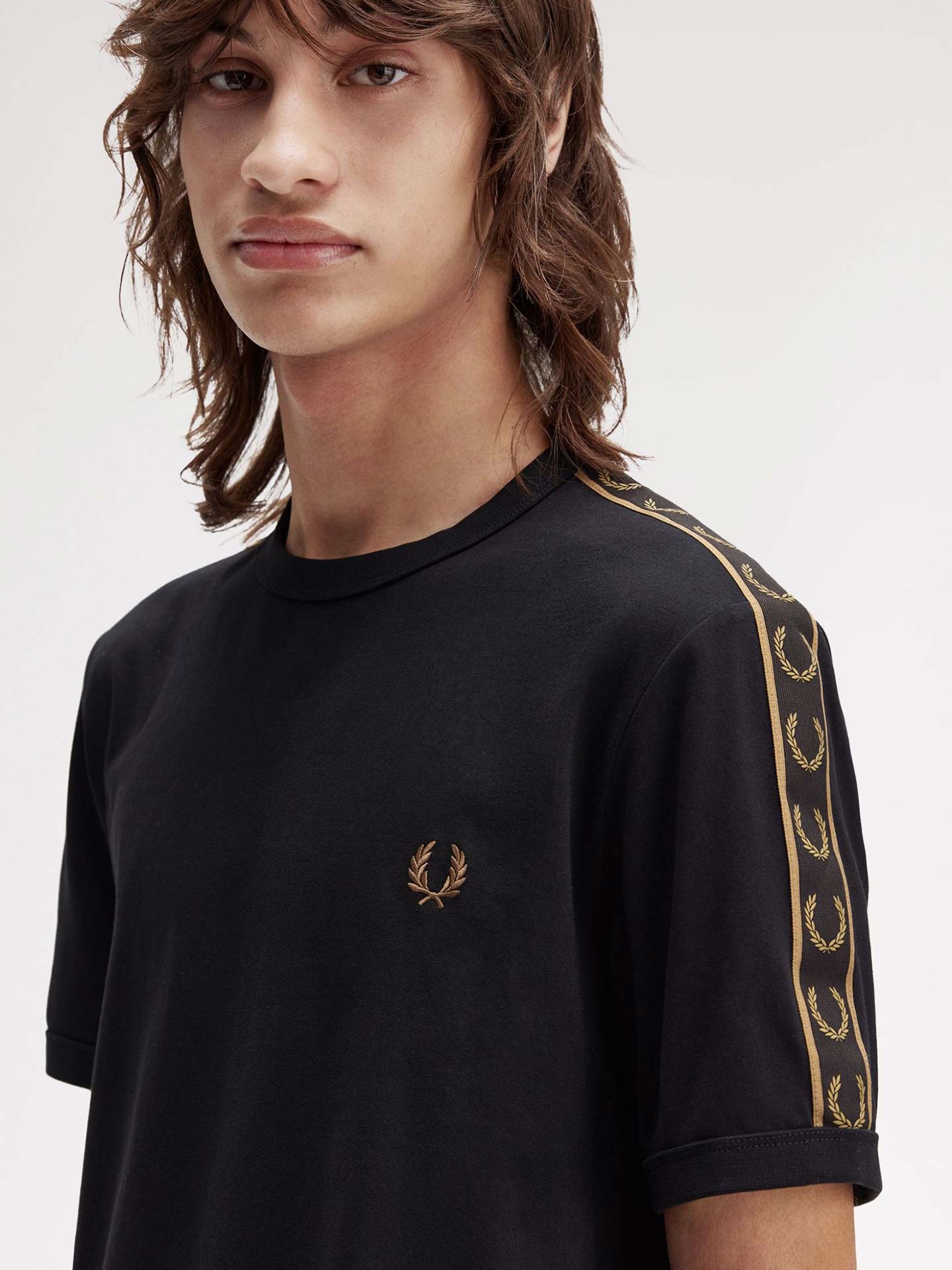 T-shirt Ringer com Fita Contrastante