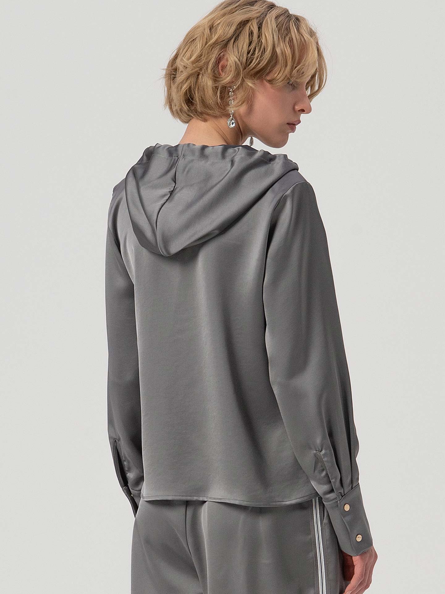 Blusa com Capuz Acetinada