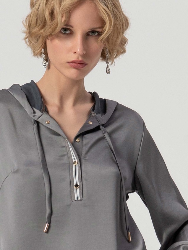 Blusa com Capuz Acetinada