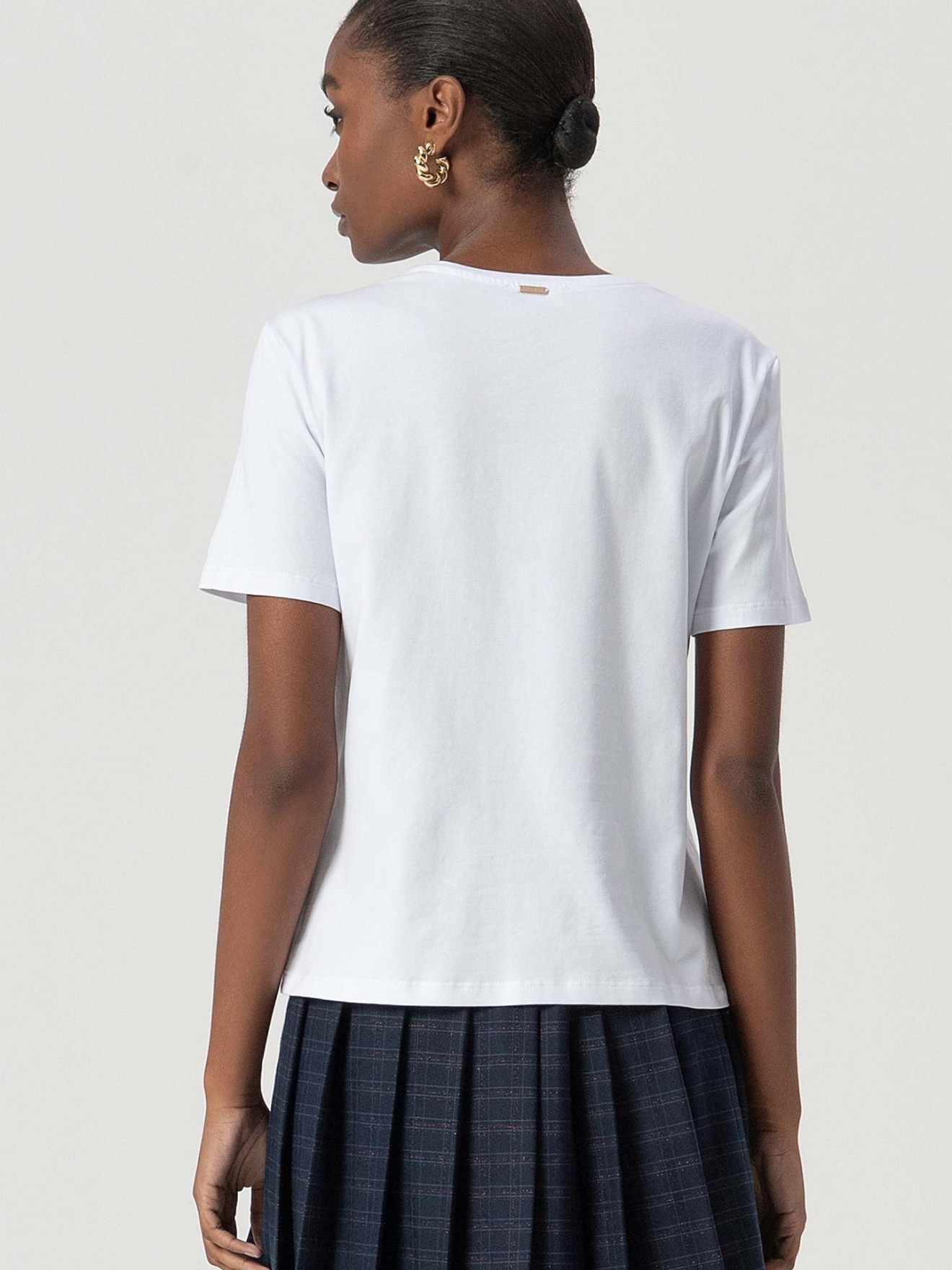 T-shirt com Aplicaes de Prolas