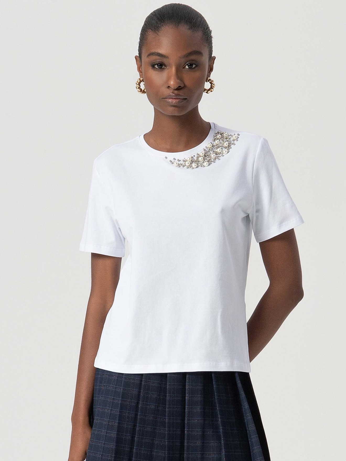T-shirt com Aplicaes de Prolas