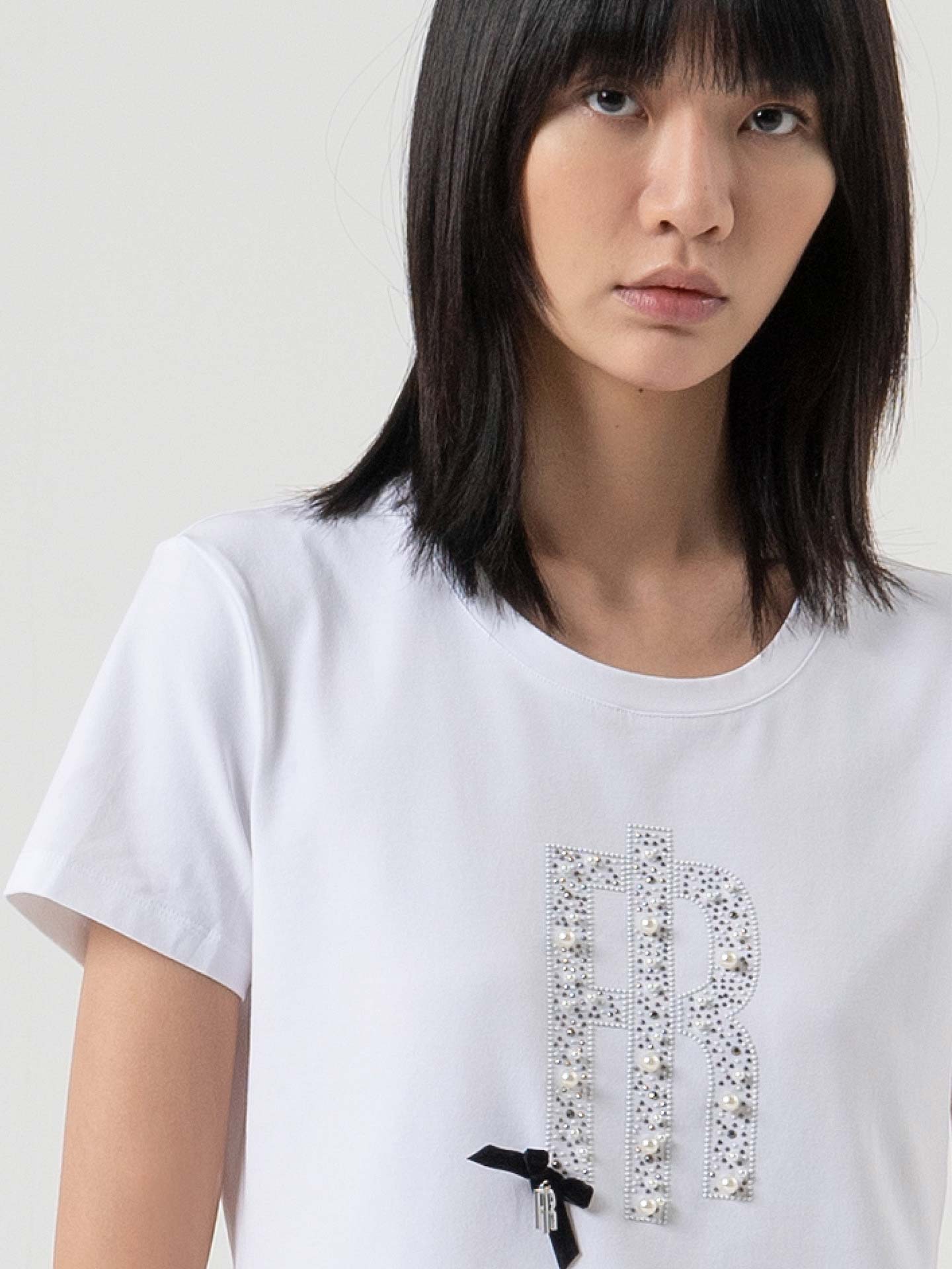 T-shirt com Logótipo de Pérolas e Strass