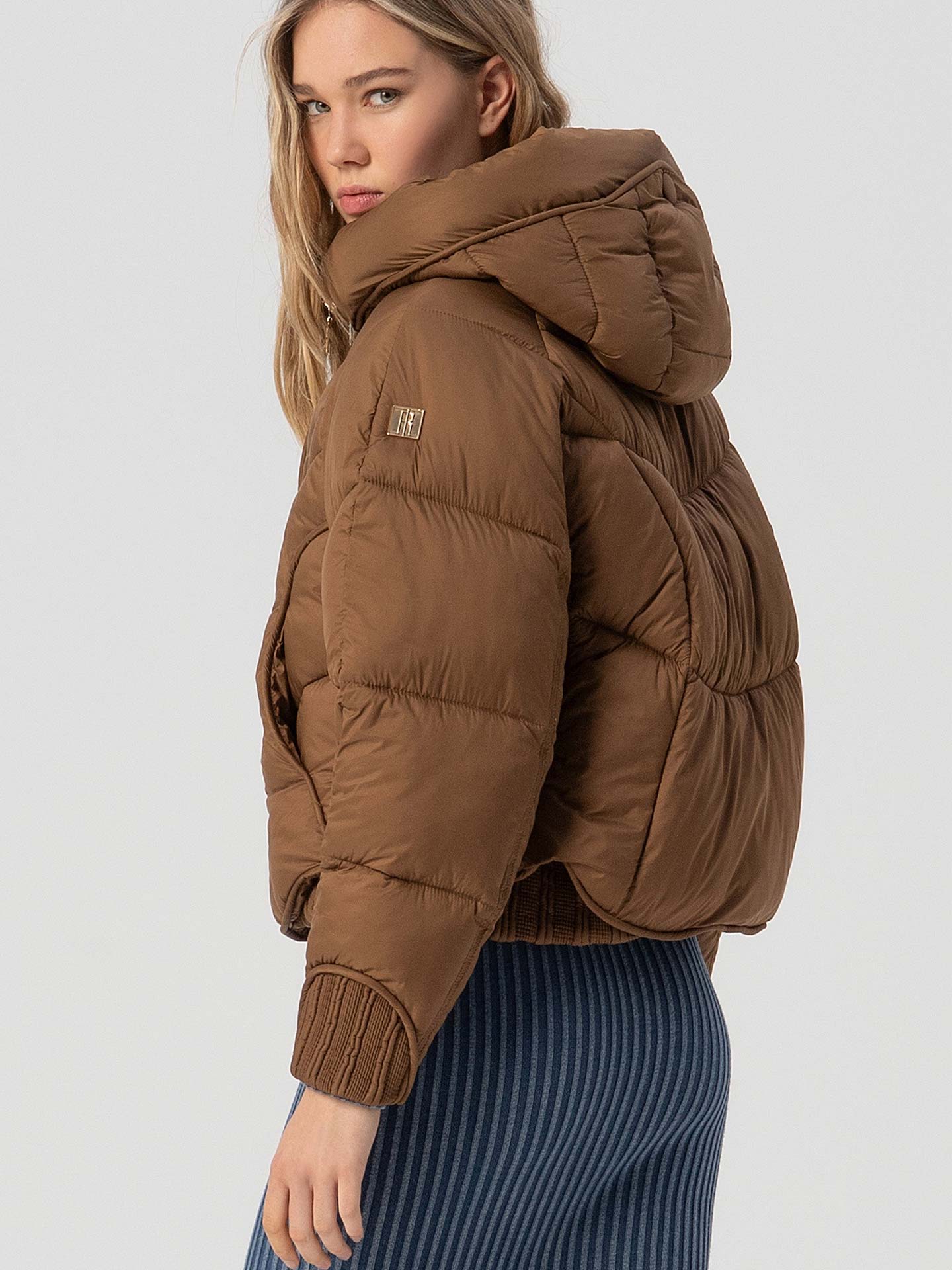 Casaco Curto Acolchoado com Capuz