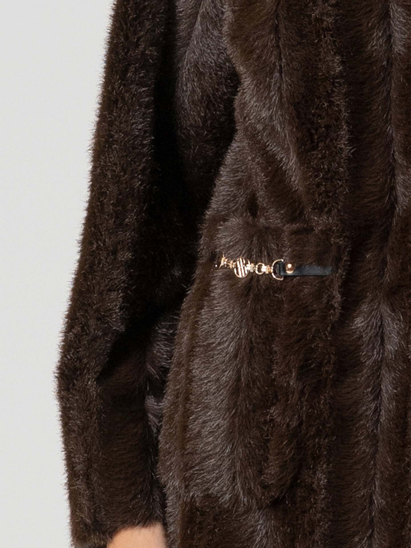 Casaco de Pelo Sintético com Gola Alta